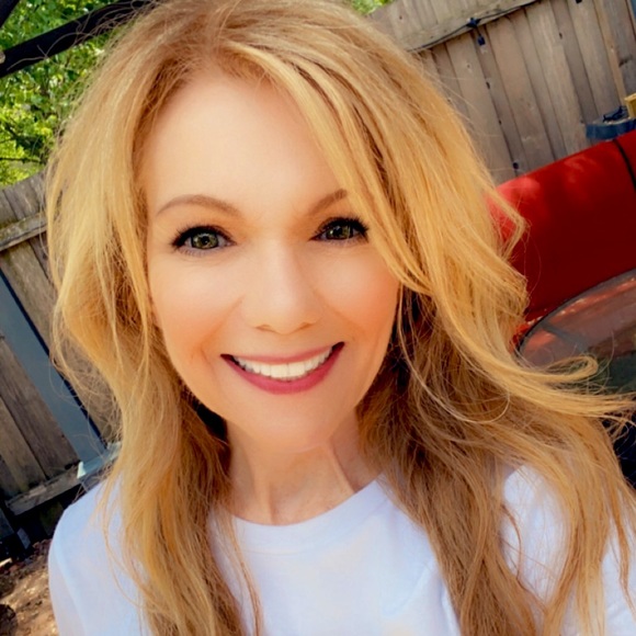 Meet your Posher, Karrie - Picture 2 of 7